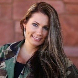 Tracy Enos, LinkedIn speaker, International Best Selling Author, and Dynamic Radio and Podcast Show Guest with Tracy Enos